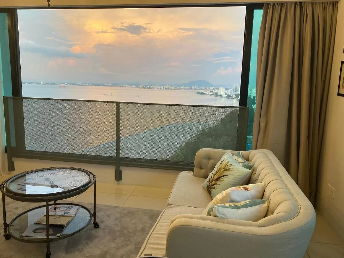 Sunrise Gurney Seaview Luxury Duplex Apartman George Town